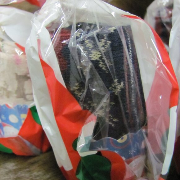 CHRISTMAS CUPCAKE SOCK PACKAGE NIP SET OF 2 - Picture 6 of 8